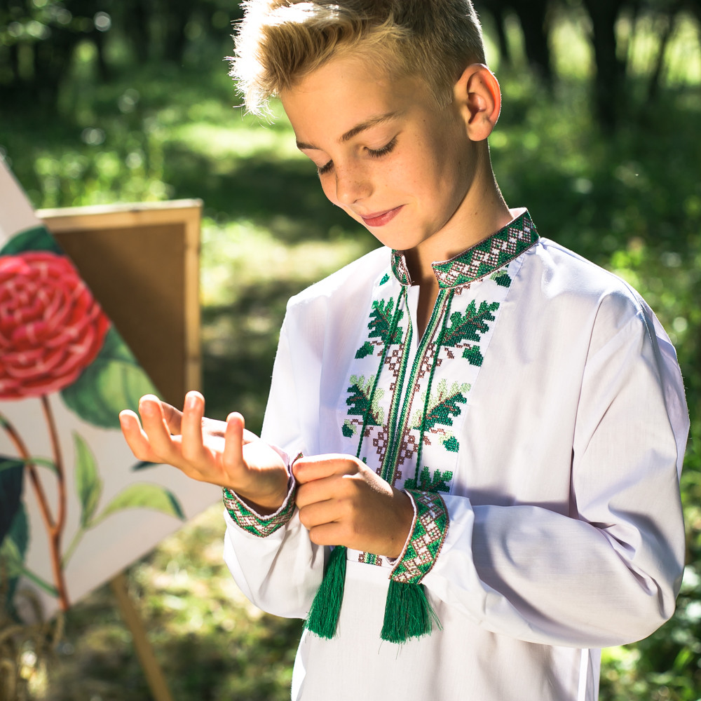 Вишиванка Moderika Дубок біла з зеленою вишивкою
