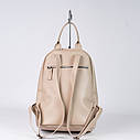 Жіночий рюкзак міський бежевого кольору портфель на плече місткий модний бежевий рюкзак на блискавці, фото 4