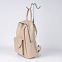 Жіночий рюкзак міський бежевого кольору портфель на плече місткий модний бежевий рюкзак на блискавці, фото 2