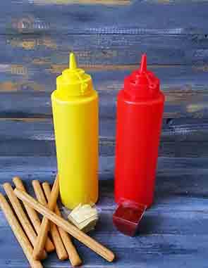 Пляшка для соусів 960 мл, червона, з носиком, м'яка