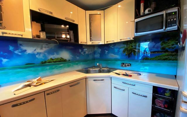 Стеклянный-каленый-фартук-на-кухне-Скинали-Лазурное-море Steklyannyy-kalenyy-fartuk-Skinali-Lazurnoye-more