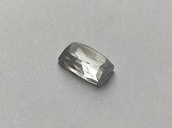 Сподумен (блакитний кунцит) - огранювання 'троянда'