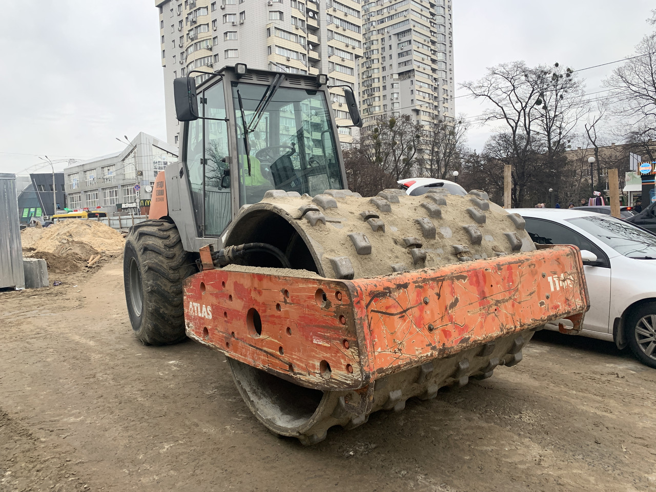 Оренда грунтового катка з бандажами 14т.