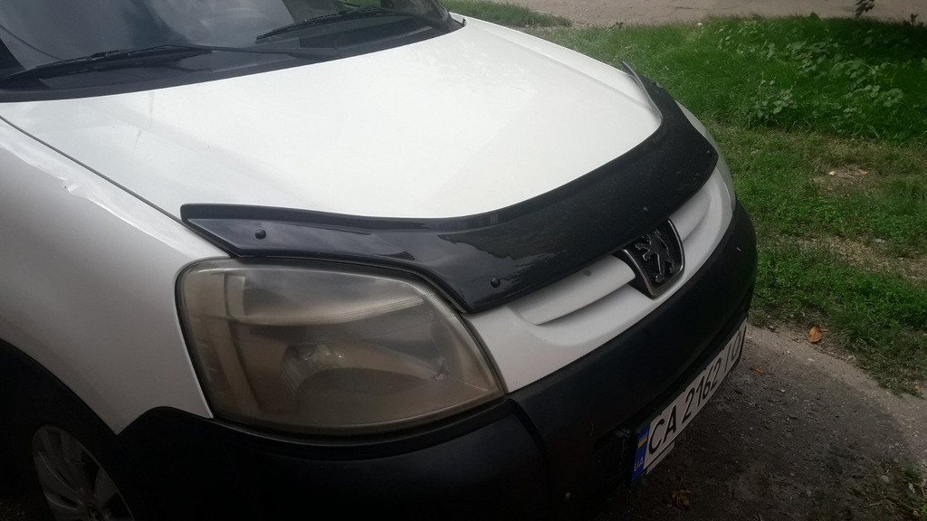 Дефлектор капота (мухобійка) Eurocap (2003-2008) для авто. Peugeot Partner 1996-2008 років.