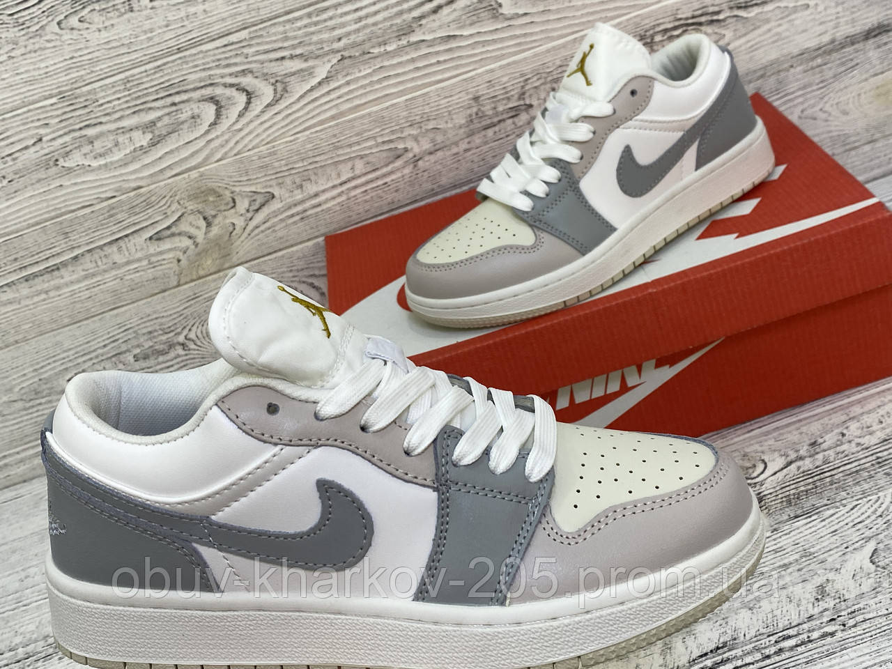 Купить Женские кроссовки Nike Air Jordan 1 Low белые с серым. Кроси ...
