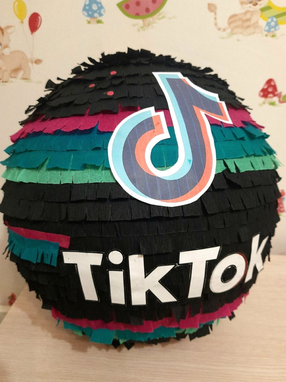 Піньята "TikTok" 45 см. Без цукерок та мішури