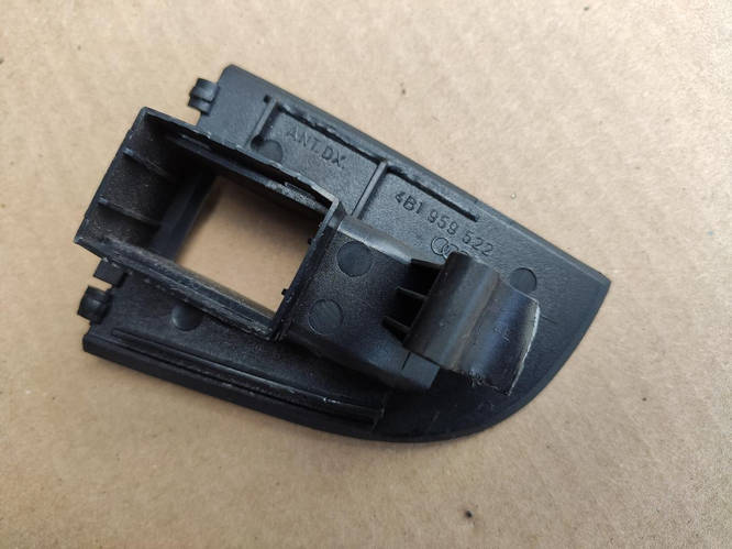 Купить Кнопка накладка кнопки стеклоподъемника правого Audi A6 C5 ауди ...