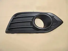Решітка бампера права Honda HR-V 18- (Тайвань) з отвором 71105T7AJ10