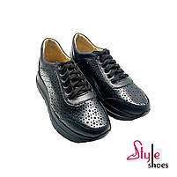 Жіночі шкіряні кросівки у чорному кольорі з перфорацією “Style Shoes”, фото 5