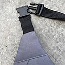 Бананка Intruder сірого кольору з брендовим лого, фото 6