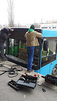 Замена лобового стекла на автобус МАЗ 226 в Харькове 3