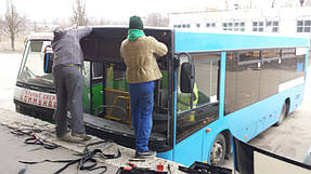 Замена лобового стекла на автобус МАЗ 226 в Харькове 4