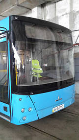 Замена лобового стекла на автобус МАЗ 226 в Харькове 5
