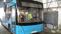 Замена лобового стекла на автобус МАЗ 226 в Харькове 7