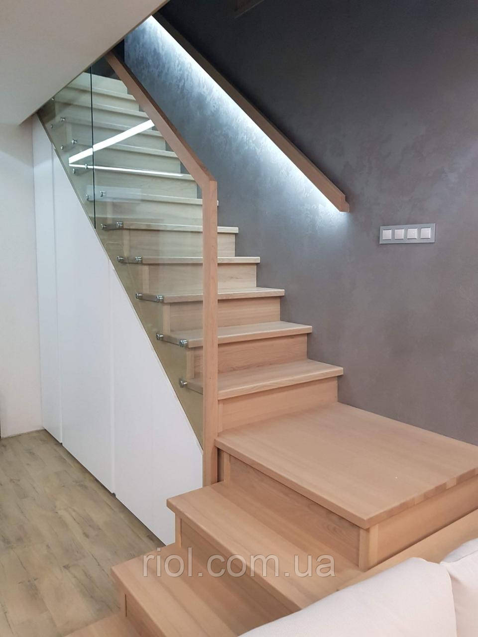 Дерев'яні сходи на другий поверх, фото 1