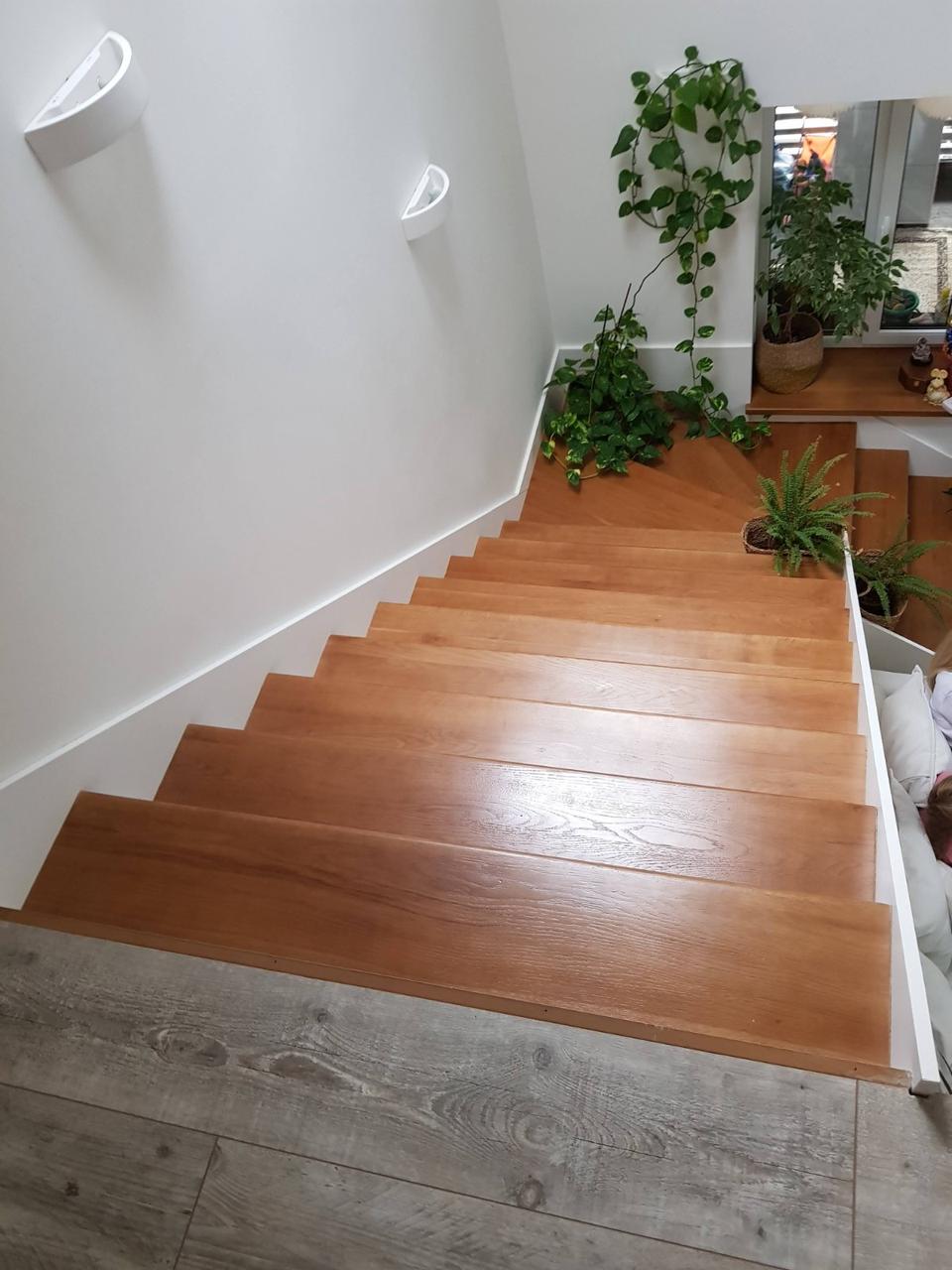 Дерев'яні сходи на другий поверх, фото 1