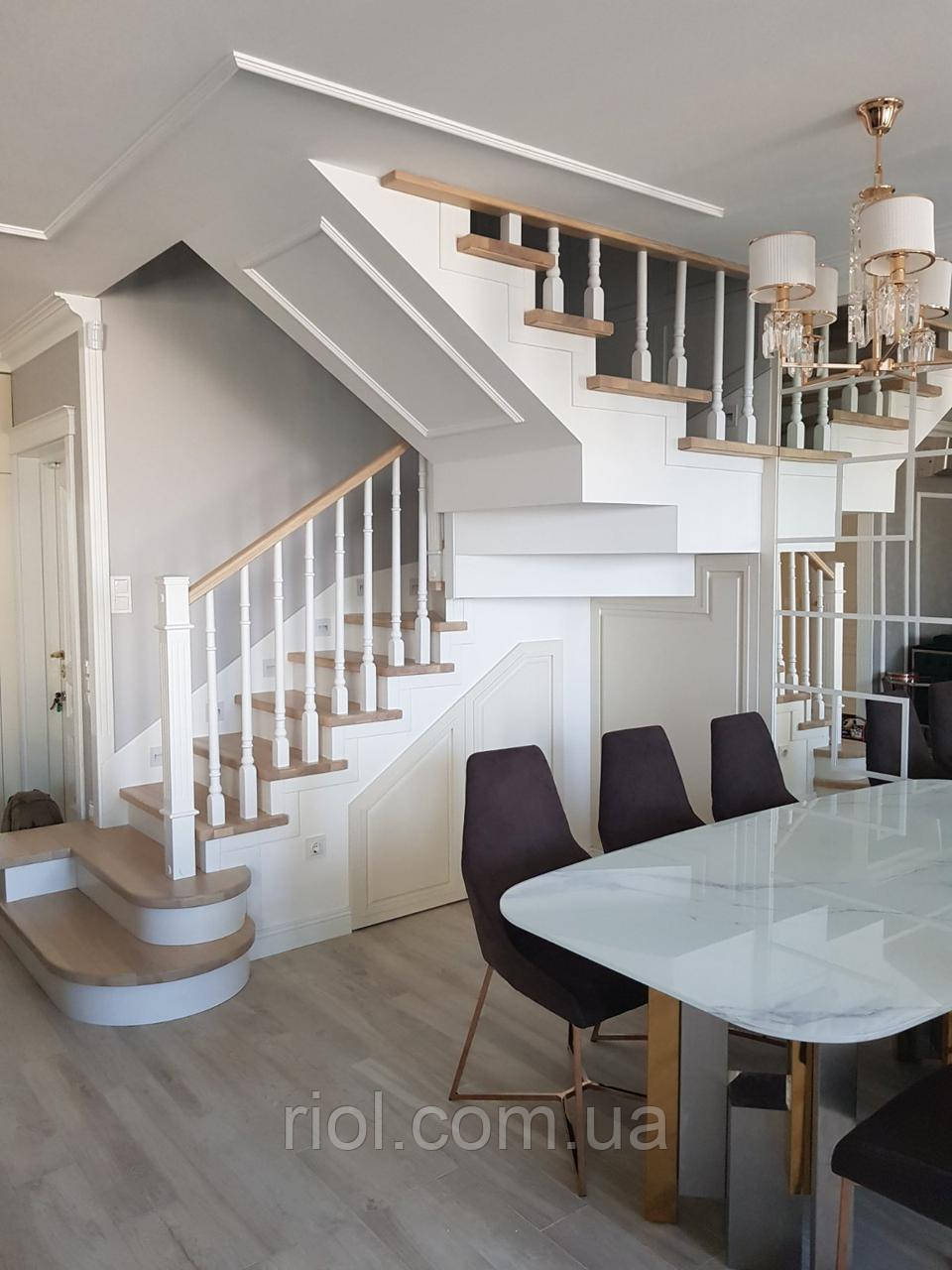 Дерев'яні сходи на другий поверх, фото 1