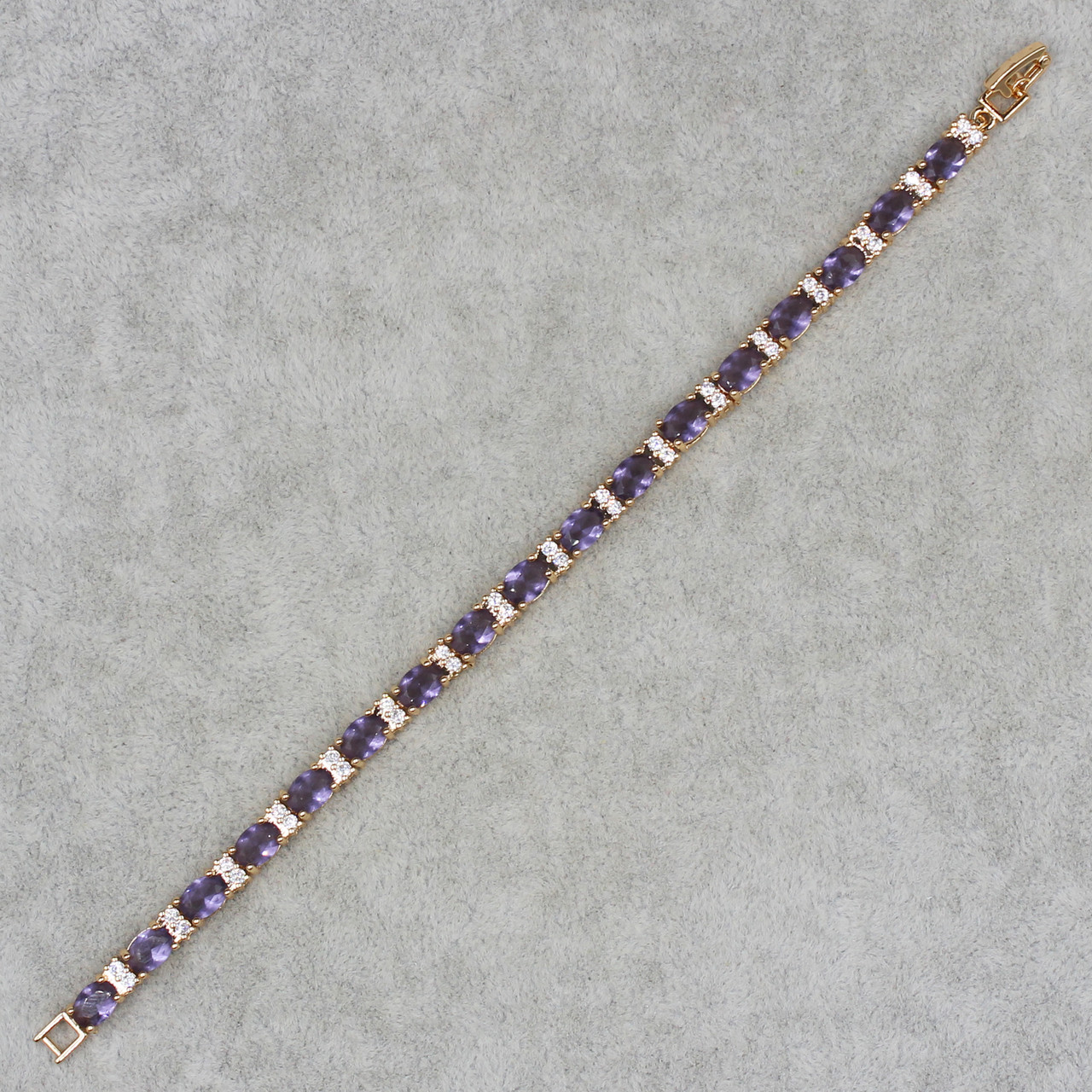 Браслет жіночий тонкий застібка-карабін золотистого кольору з фіолетовими сапфірами розмір 18 см
