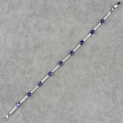 Браслет жіночий тонкий застібка-карабін сріблястого кольору з фіолетовими і білими стразами розмір 18 см, фото 2