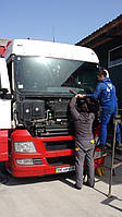Замена лобового стекла на грузовике MAN TGX 26.400  в городе Вознесенск 2