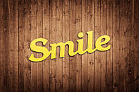 Деревянное слово "Smile" для фотосессии