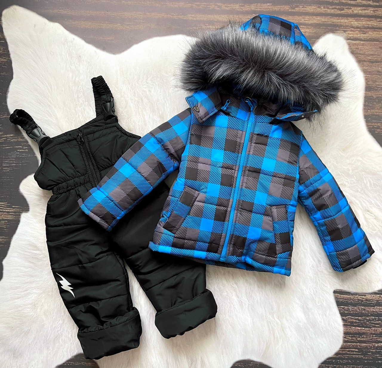 Зимняя куртка и полукомбинезон для мальчика со съемной подстежкой из овчины "Клетка синяя" (размер 98/104 см) - фото 1 - id-p1943328993