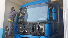 Замена лобового стекла на грузовике MAN TGX 26.440 в городе Вознесенск 4
