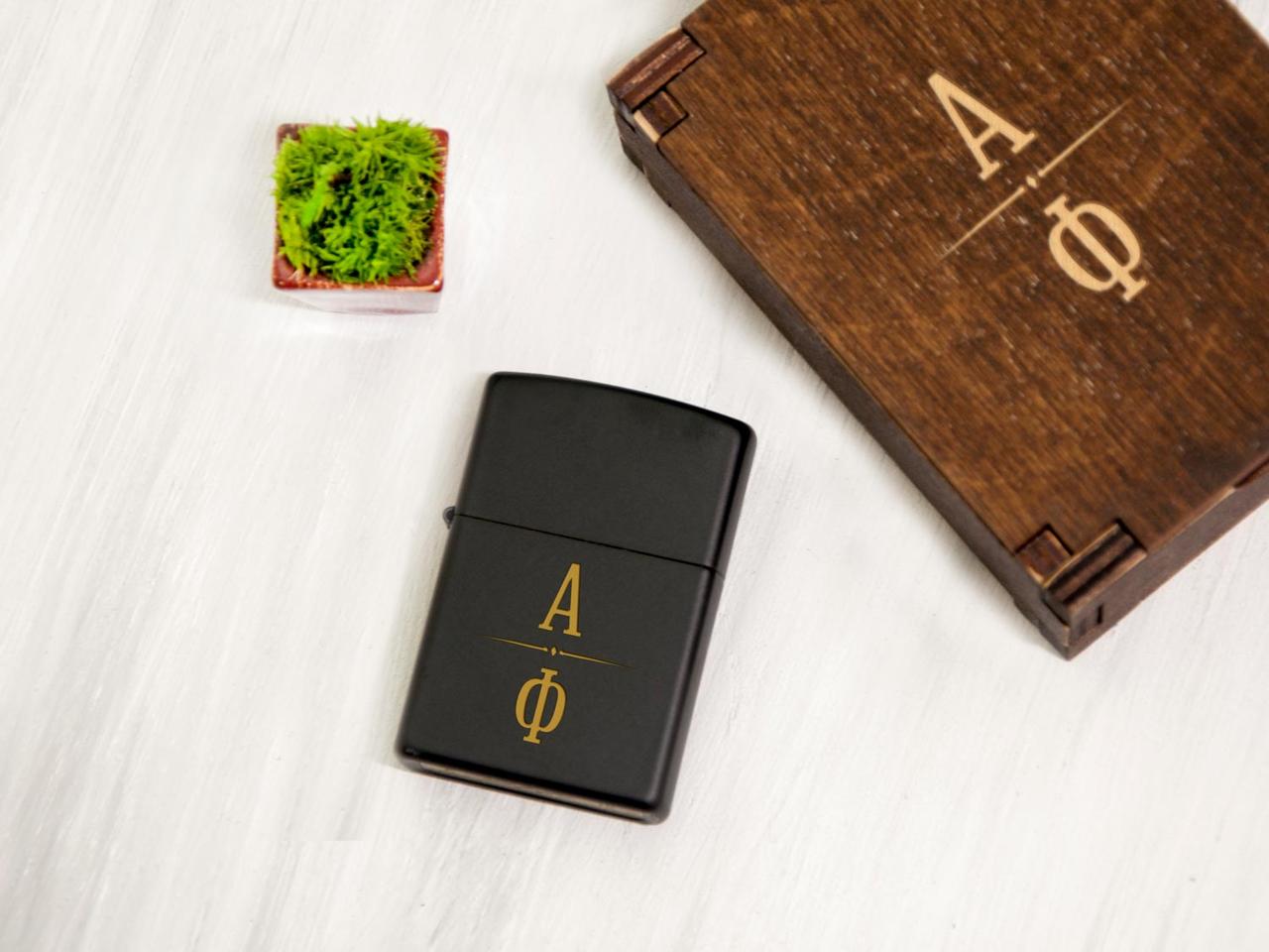 Чорна запальничка Zippo з індивідуальним гравіюванням, подарунок для чоловіка, фото 1