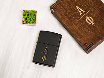 Чорна запальничка Zippo з індивідуальним гравіюванням, подарунок для чоловіка