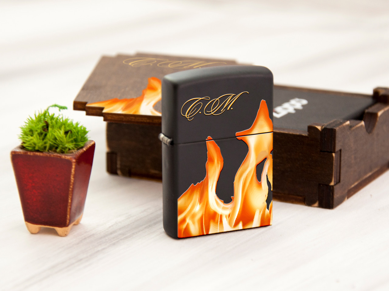 Вогняна запальничка Zippo з гравіюванням ініціалів на замовлення