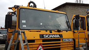 Замена лобового стекла на грузовике Scania серия 3 в Орджоникидзе  7