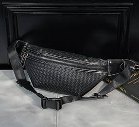 Чоловіча сумка бананка плетена чорна — Поясна сумка-бананка з екошкіри в стилі палітурки