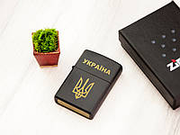 Черная зажигалка Zippo с гравировкой с украинской символикой