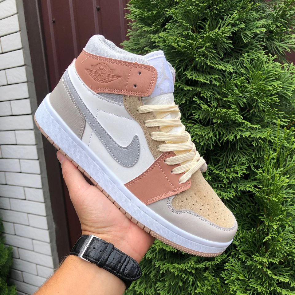 Жіночі кросівки Nike Air Jordan шкіряні стильні молодіжні різнокольорові