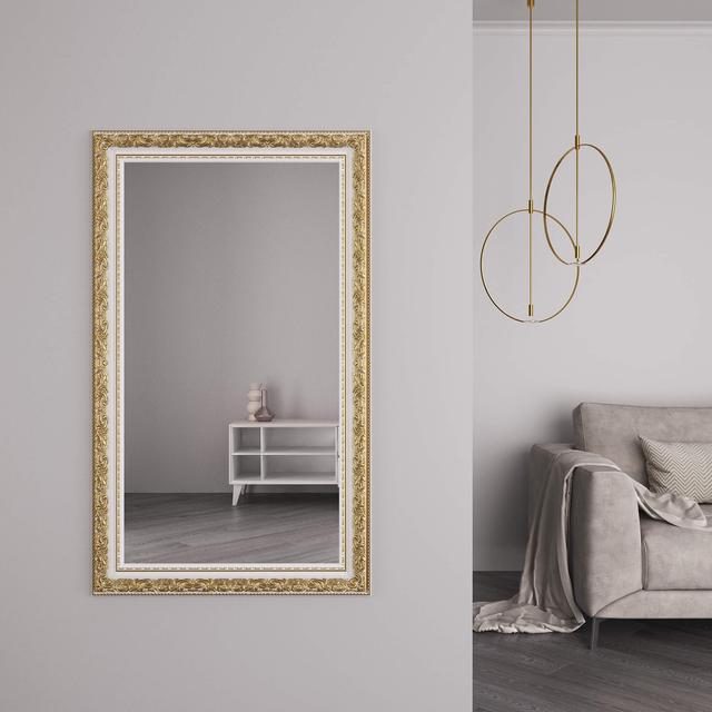 Біле настінне дзеркало з патиною золота 76х126 Black Mirror для дому та магазину Біле настінне дзеркало з патиною золота 76х126 Black Mirror для дому та магазину