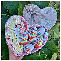 Бокс у вигляді сердця з солодощами та квітами з мила\ Подарунок для дівчини на 8 березня\ Бокс подарунковий для дитини