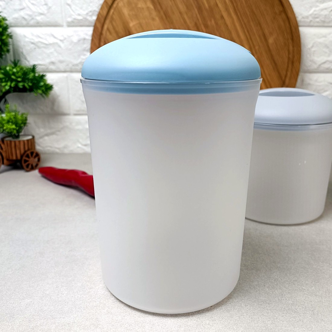 Кругла пластикова ємність для продуктів 1.5 л, фото 1