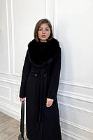 Довге жіноче чорне зимове пальто з хутром