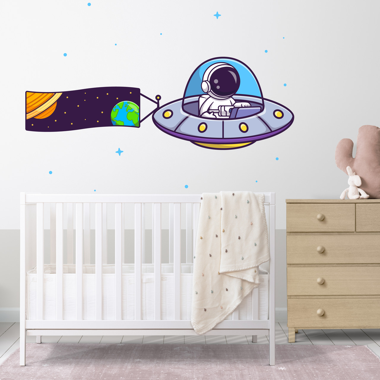 Набір наклейок на стіну в дитячу кімнату "Космонавт у космічному кораблі серед зірок" з оракалу