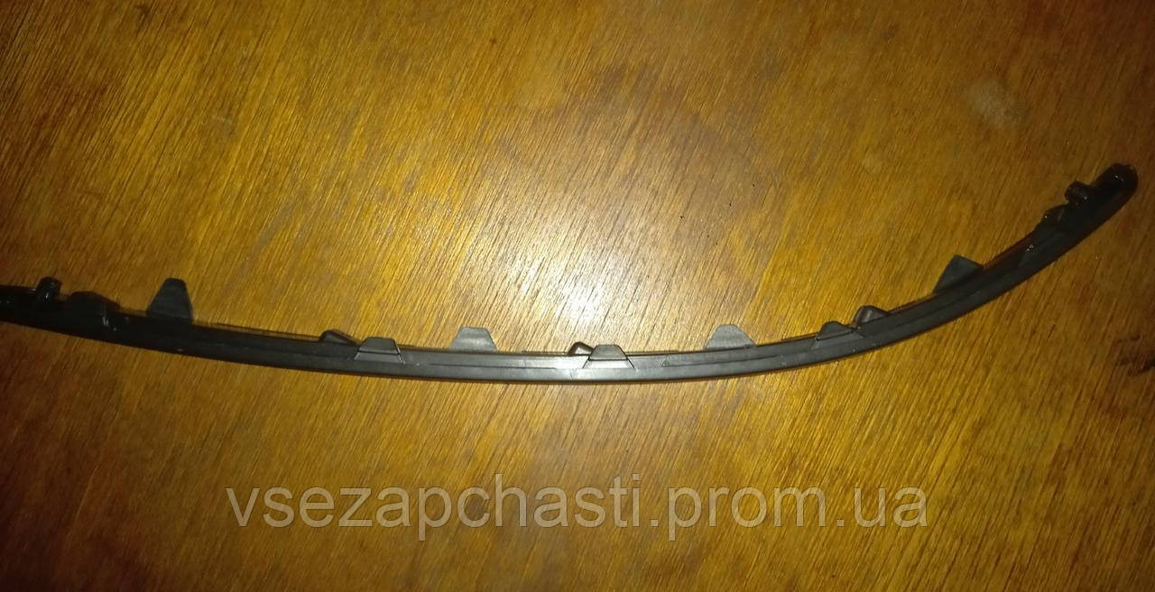Молдинг переднього бампера, правий Hyundai/Kia 865863K710