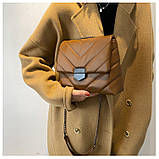 Маленька жіноча коричнева сумочка на ланцюжку, фото 3