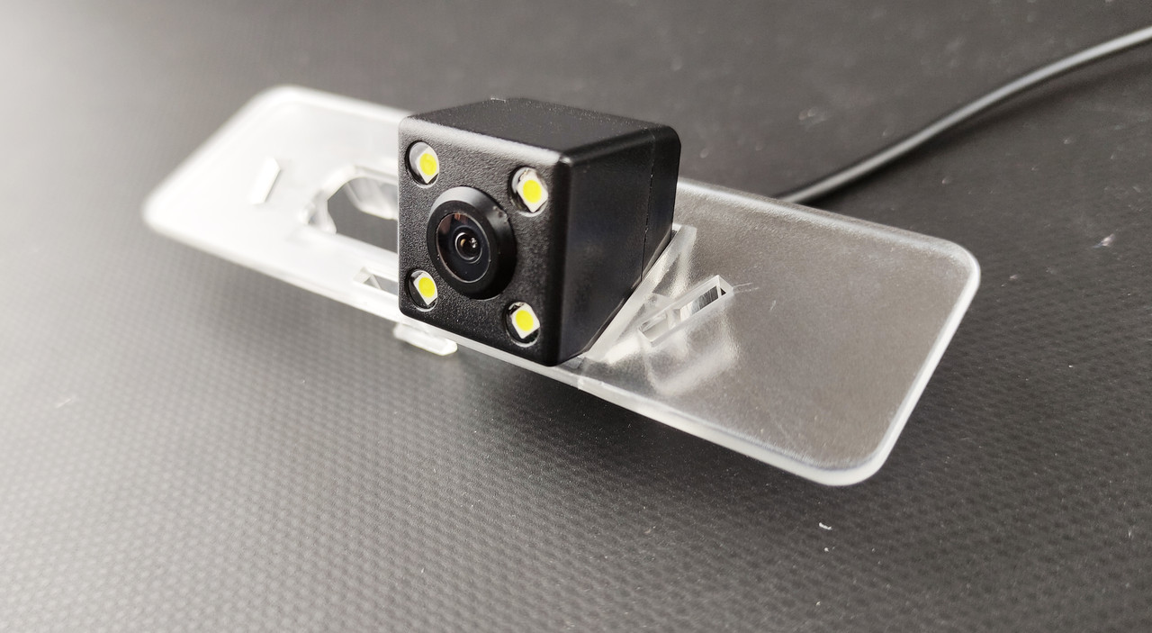 Штатна камера заднього виду Nissan Tiida 2011-2014 CCD/CVBS