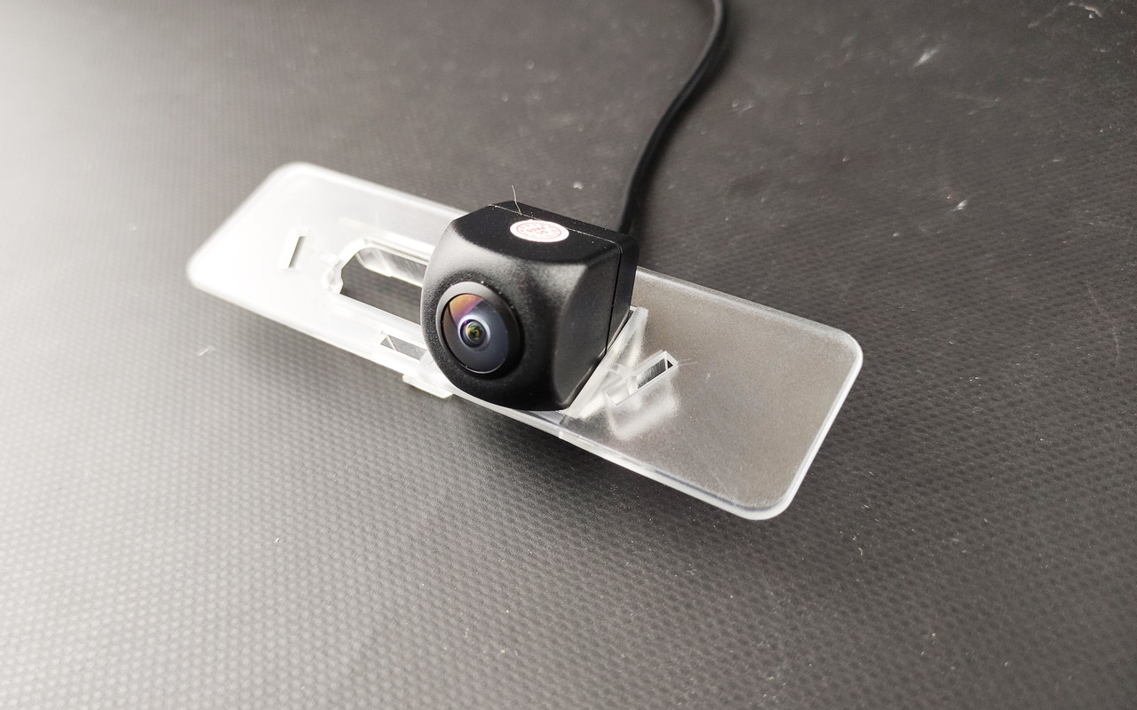 Штатна камера заднього виду Nissan Tiida 2011-2014 AHD