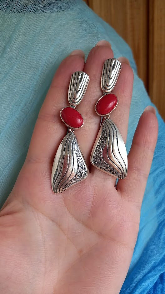 Срібні сережки з коралом