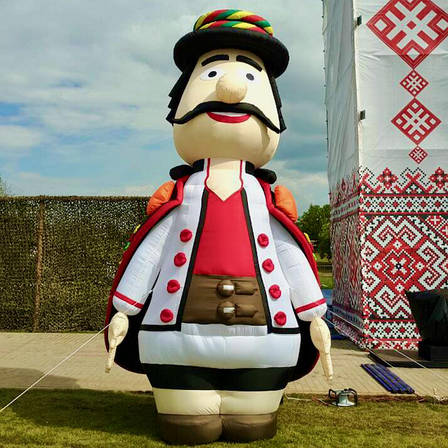 Надувна фігура українець 500 см з повітродувкою для зовнішньої реклами та заходів, фото 1