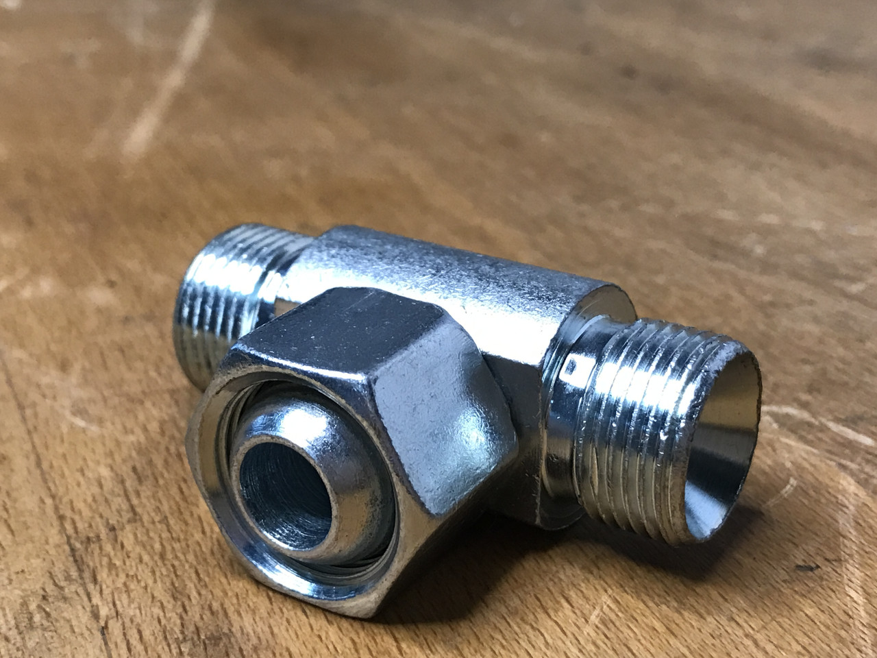 Адаптер тройник S24 з гайкой (М20х1.5)-Г(М20х1.5)-(М20х1.5)
