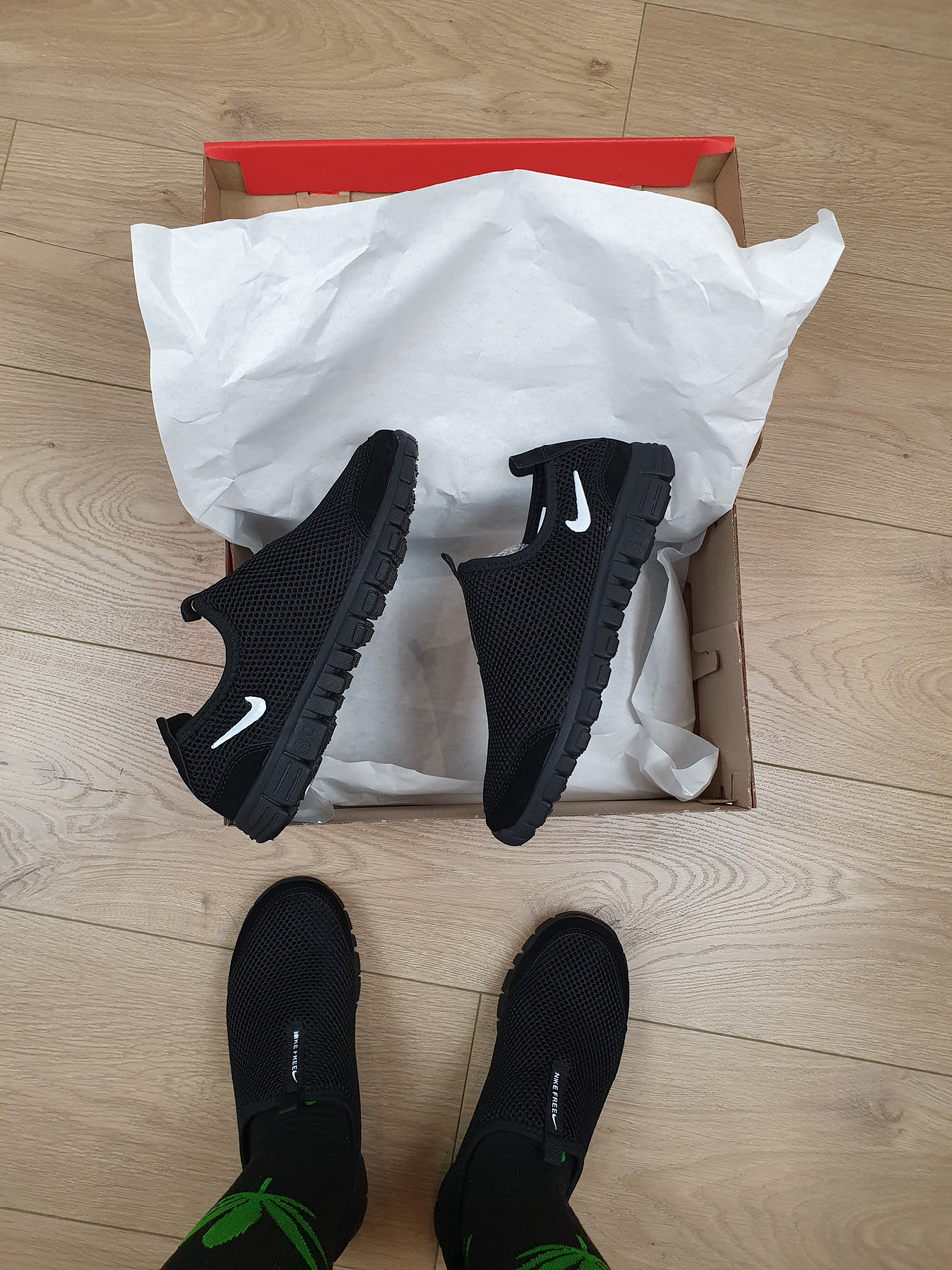 Cute black nike clearance sneakers
