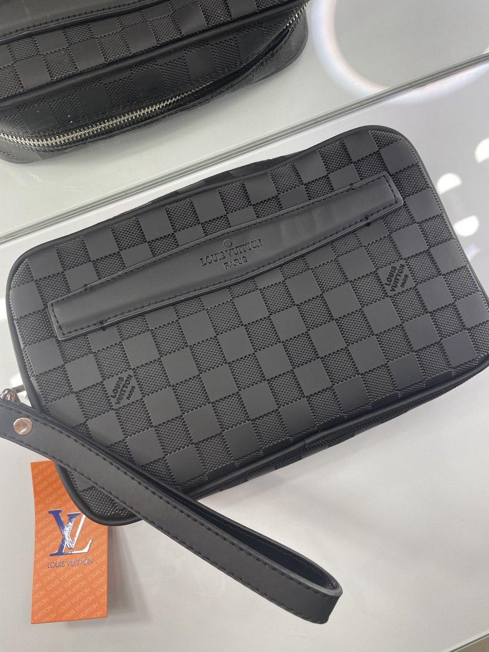 Чоловіча сумка Louis vuitton для косметики - барсетка на руку Луї Вітон LV чорна Туреччина. Живе фото