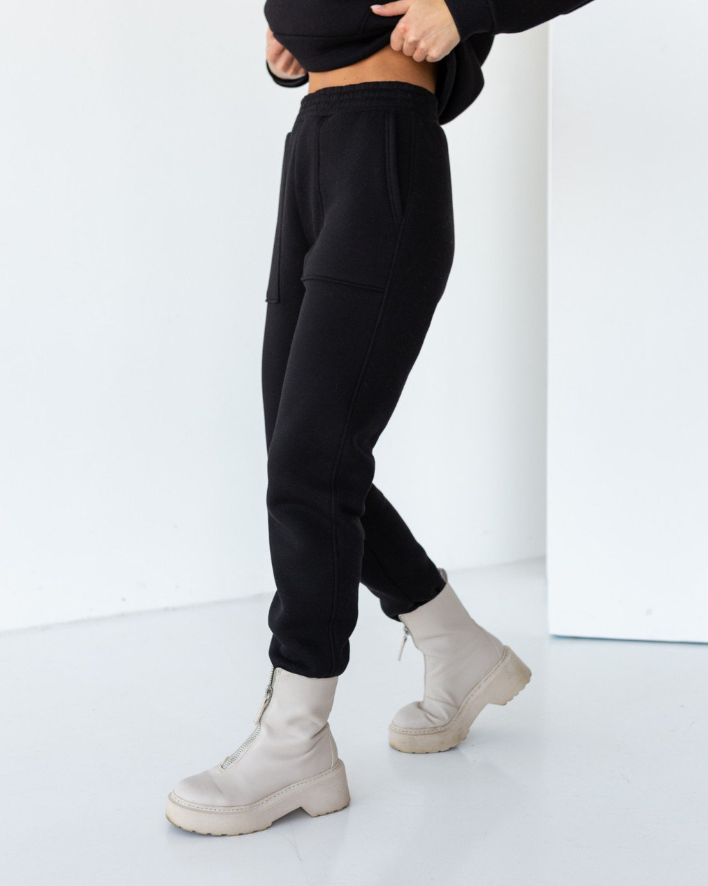 Жіночі чорні джозери спортивні штани теплі