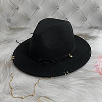 Шляпа Федора с цепочкой, пирсингом Hollywood черная (декор золото или серебро)